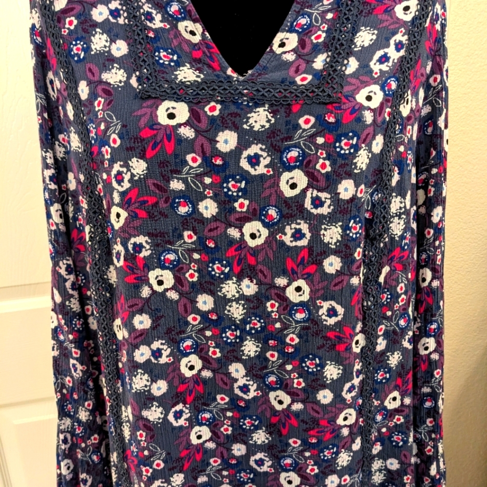 Purple floral Shirt Sz 18 Lane Bryant